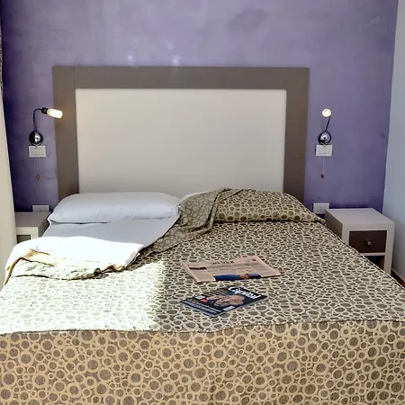 Gil's Hotel *